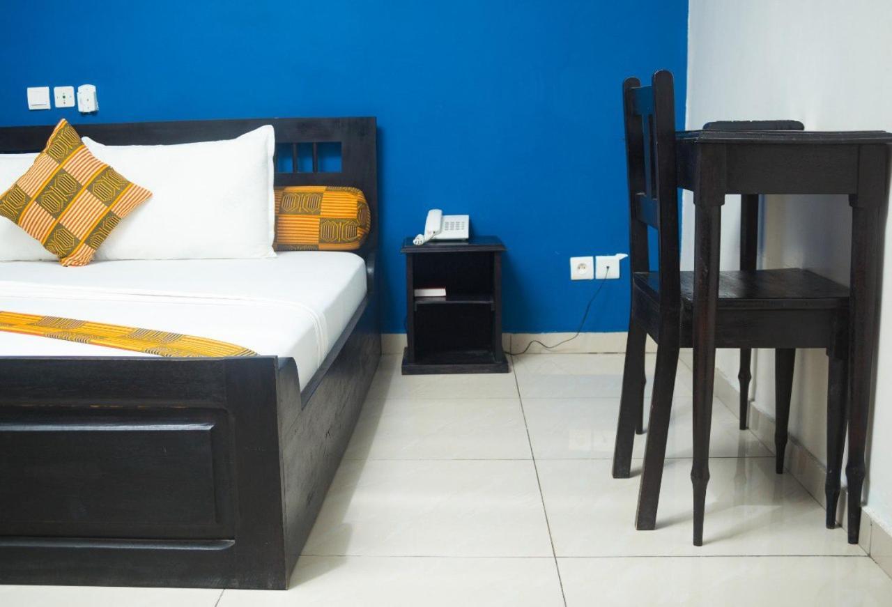 Hotel Seaside Lome Bagian luar foto