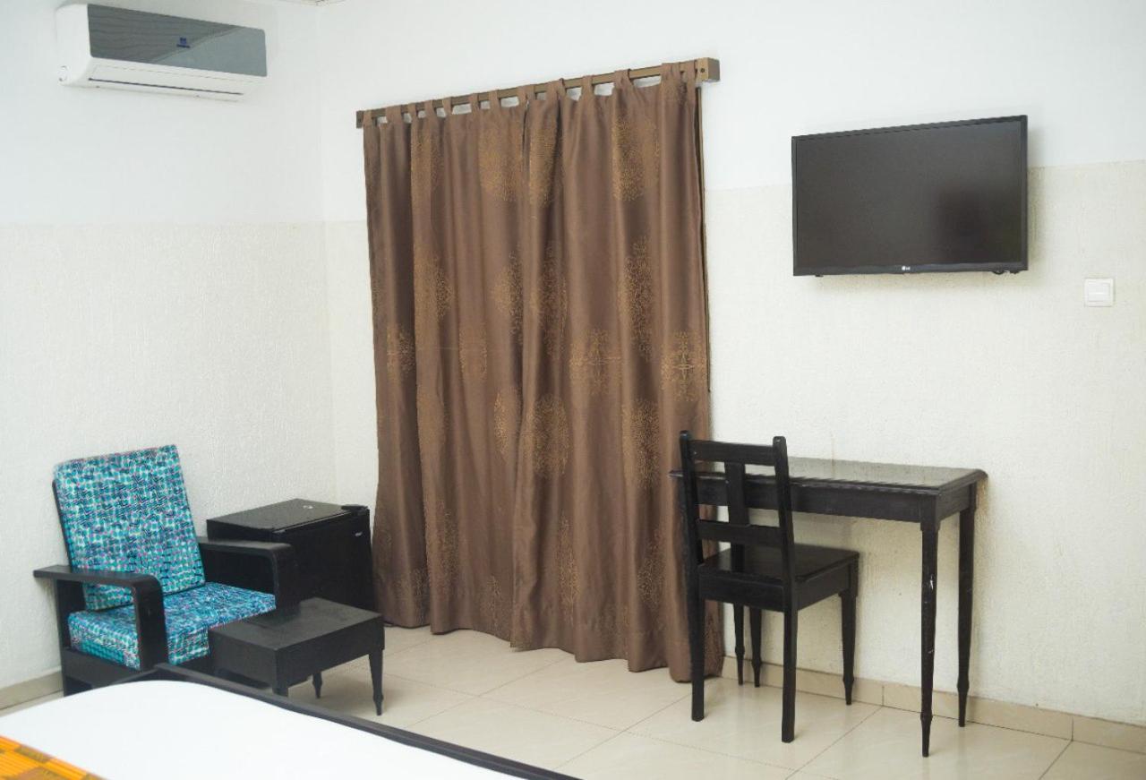Hotel Seaside Lome Bagian luar foto