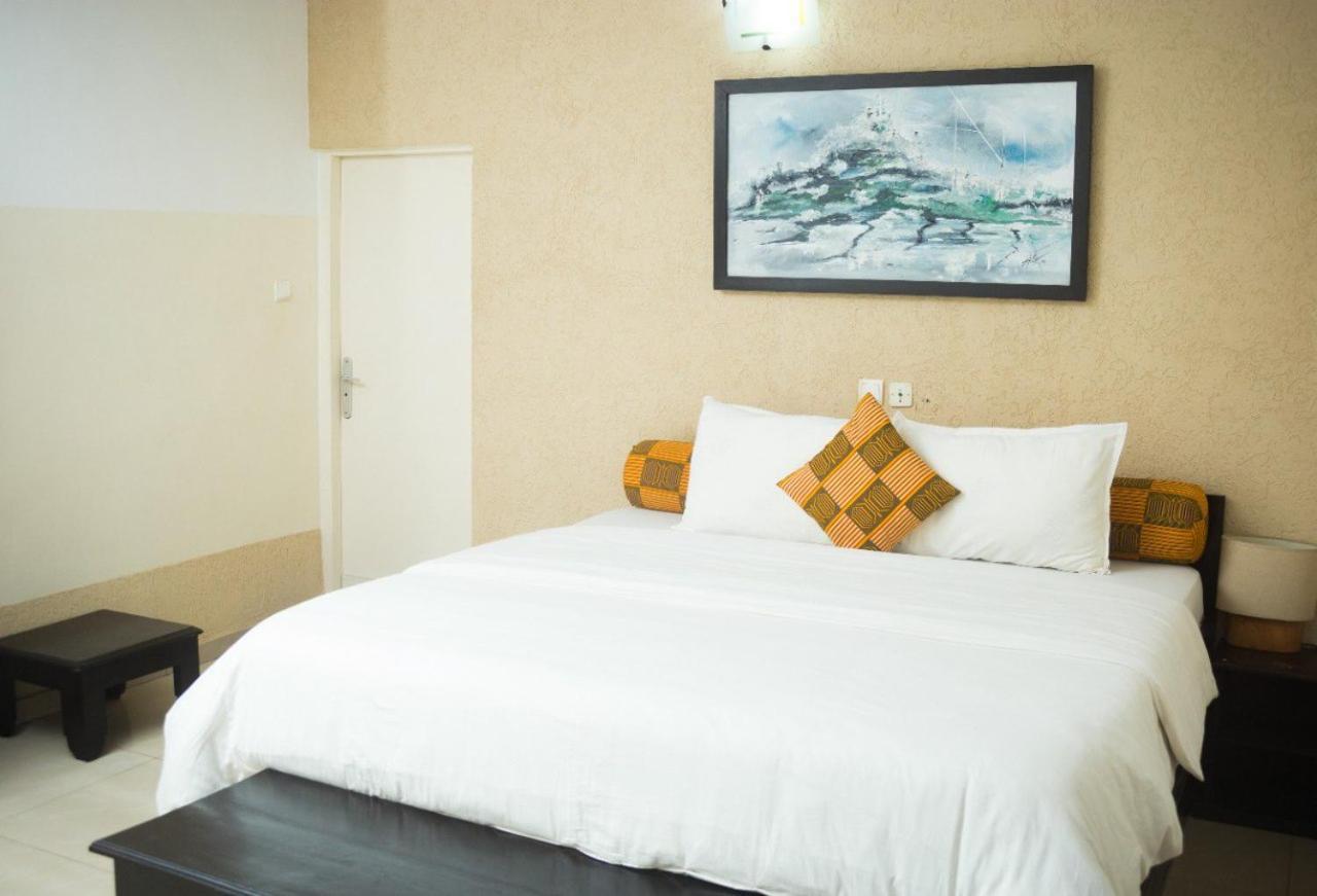 Hotel Seaside Lome Bagian luar foto