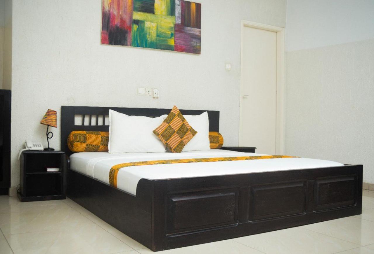 Hotel Seaside Lome Bagian luar foto