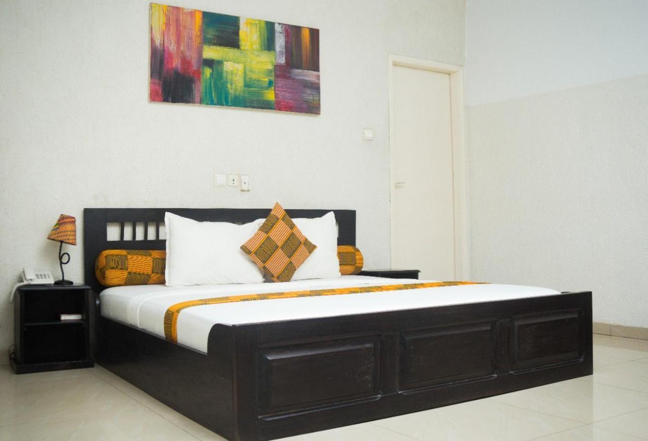 Hotel Seaside Lome Bagian luar foto