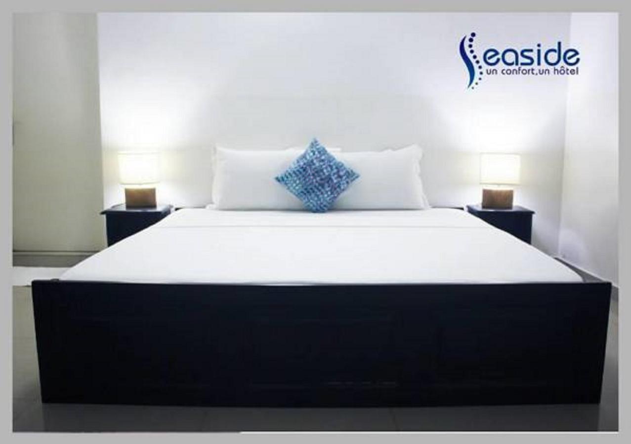 Hotel Seaside Lome Bagian luar foto