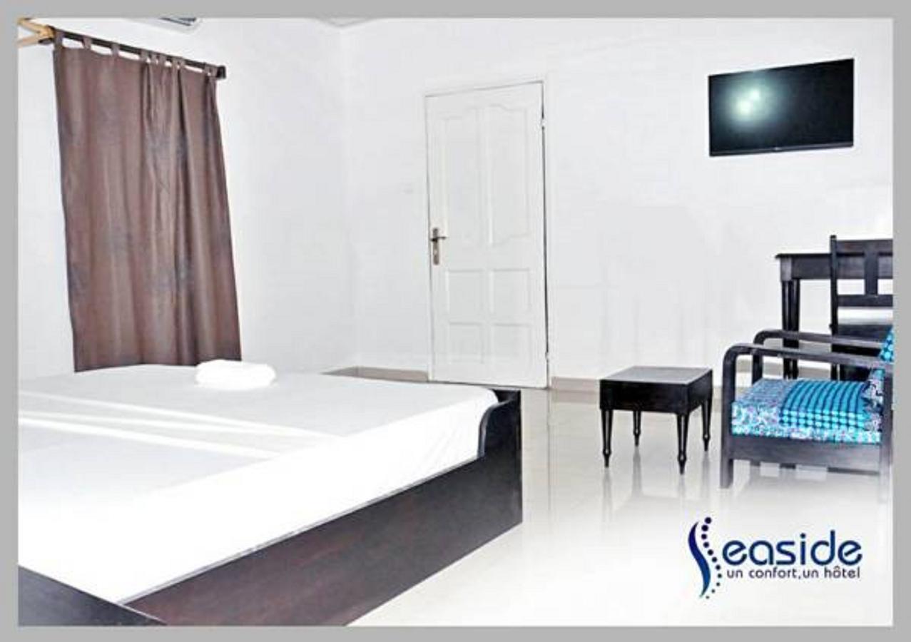 Hotel Seaside Lome Bagian luar foto