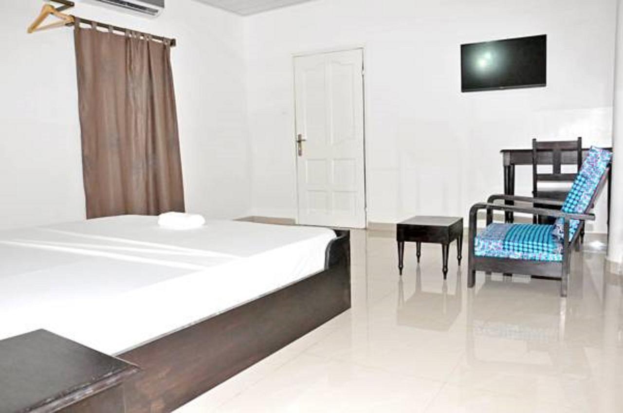 Hotel Seaside Lome Bagian luar foto